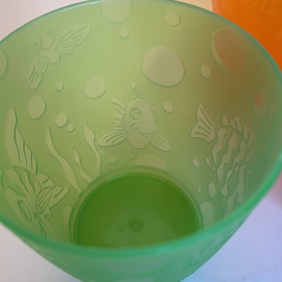 Kids drinking cups Set of small plastic drinking cups in multiple colors - Picture 7 of 7